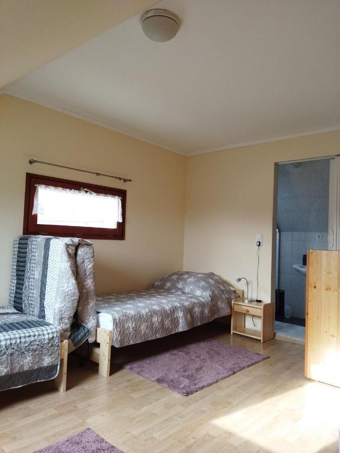 Naszály Kapuja vendégház Kosd Esterno foto