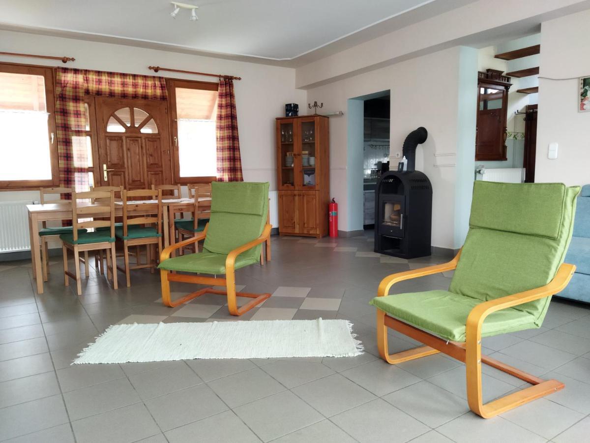 Naszály Kapuja vendégház Kosd Esterno foto