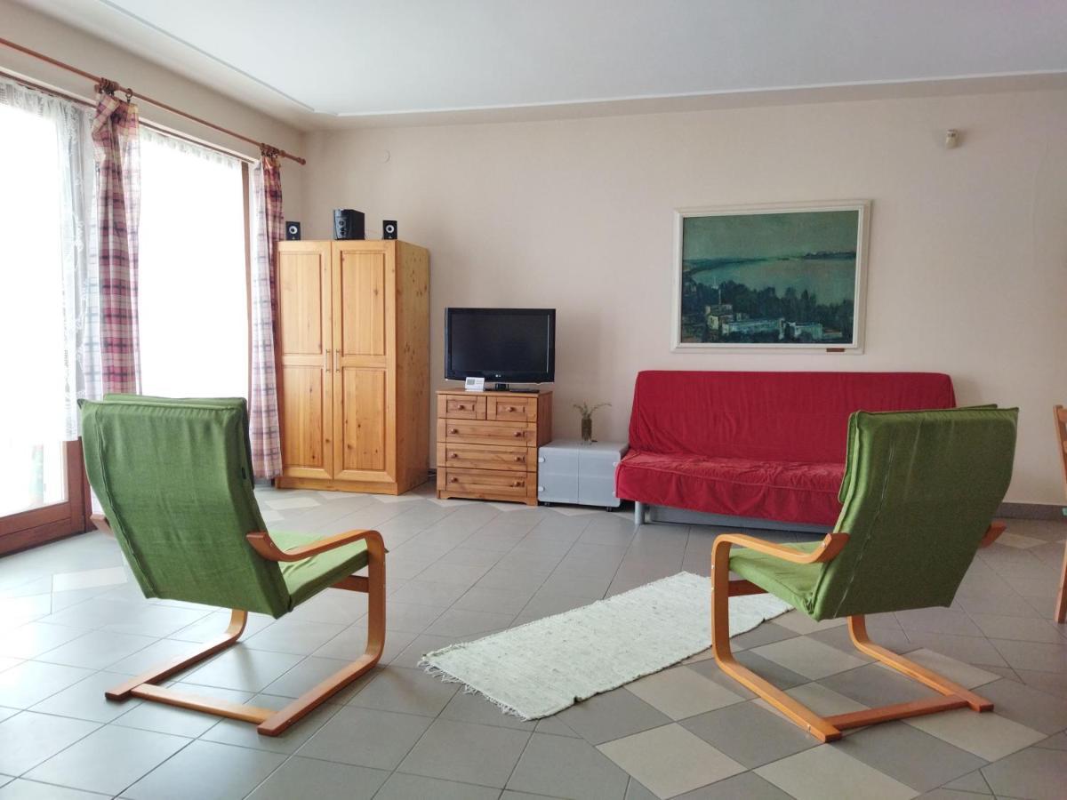 Naszály Kapuja vendégház Kosd Esterno foto