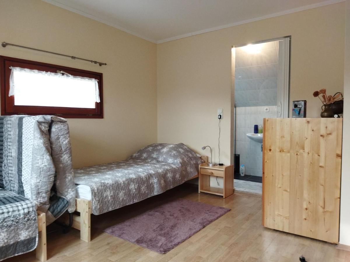 Naszály Kapuja vendégház Kosd Esterno foto