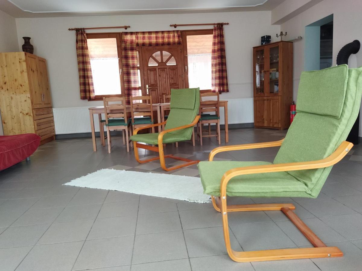 Naszály Kapuja vendégház Kosd Esterno foto