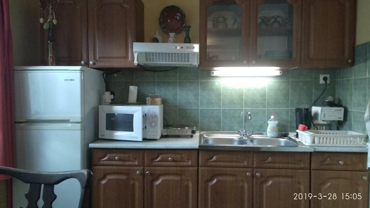 Naszály Kapuja vendégház Kosd Esterno foto
