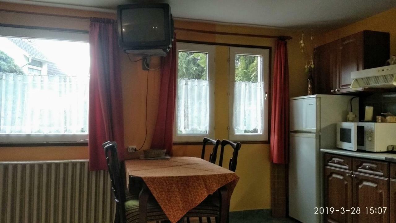Naszály Kapuja vendégház Kosd Esterno foto